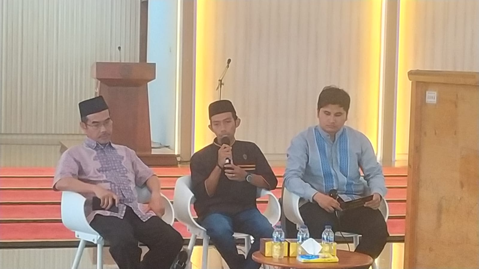Sambutan Kadep PR FW IPB, Yayat Nurkholid (tengah)