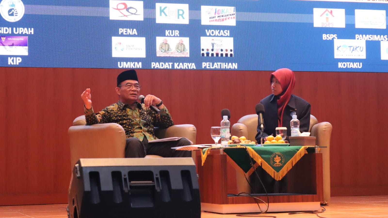Menko PMK Muhadjir Effendy saat Menyampaikan Materi dalam Sarasehan Nasional